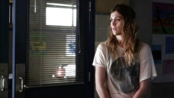 Paige's Blue Moon Shipwrecked Crew on Pretty Little Liars
