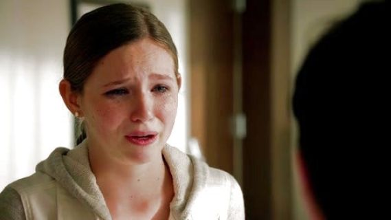 Party Guest's Knit Sleeve Denim Jacket on Royal Pains