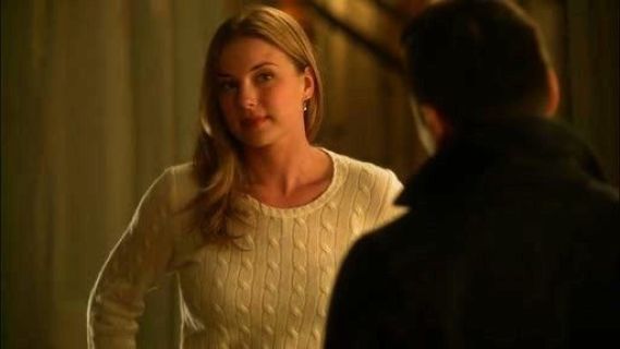 Cashmere Sweater worn by Emily Thorne in Revenge