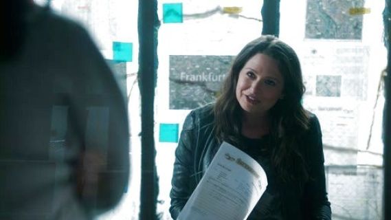 Quinn Perkins's Folds Graphic Tank on Scandal