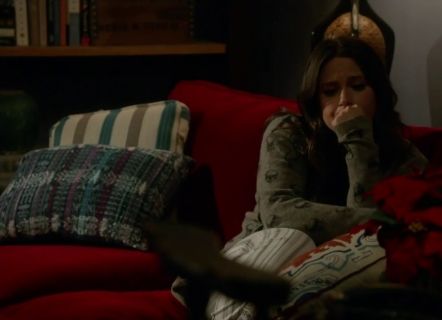 Quinn Perkins's Ravin Cardigan on Scandal