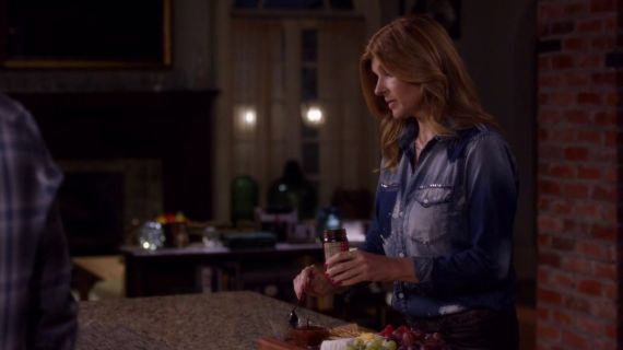 Rayna Jaymes's Distressed Leslie Shirt on Nashville