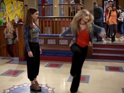 Riley Matthews's Women's Tate Clogs And Mules Shoes on Girl Meets World