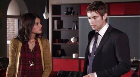 Sage's Crescent Pendant Necklace on Gossip Girl