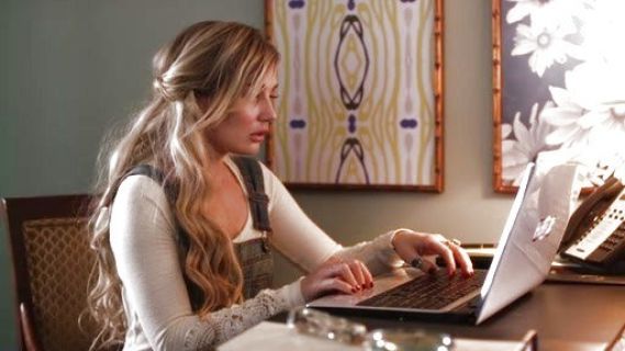 Scarlett O'connor's Newbie Thermal Top with Crochet Cuff Detail on Nashville