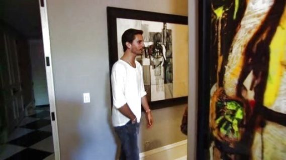 Scott Disick's V-Neck Tee on Keeping Up With The Kardashians