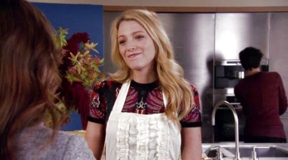 Serena Van Der Woodsen's Tea-And-Crumpets Apron on Gossip Girl