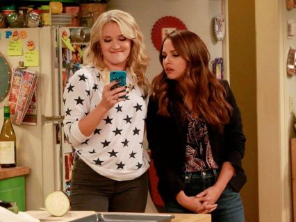 Sofia Rodriguez's Paisley Tie Neck Blouse on Young & Hungry