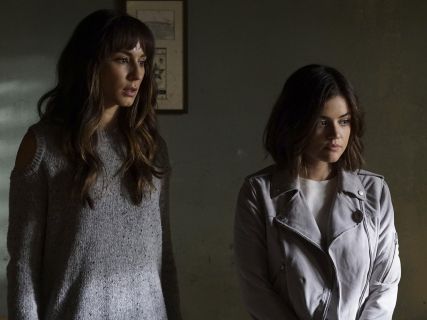 Spencer Hastings' Grey Open Shoulder Sweater on Pretty Little Liars