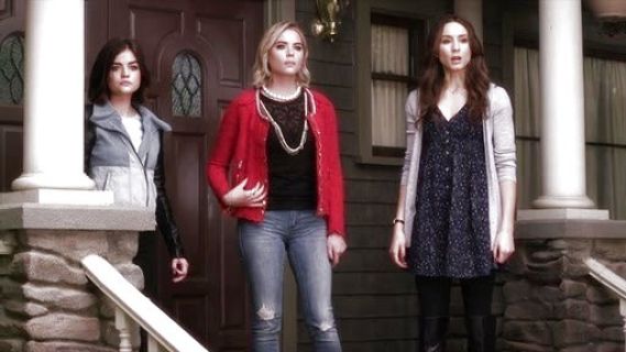 Spencer Hastings's Floral-Print Button-Front Dress on Pretty Little Liars