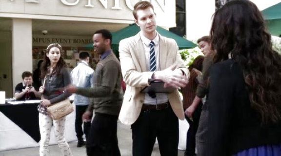 Spencer Hastings's 'Kylie' Print Crop Skinny Leg Jeans (Cream Retro Cruiser) on Pretty Little Liars