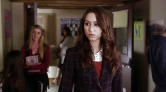 Spencer Hastings's Long-Sleeve Plaid Blazer on Pretty Little Liars