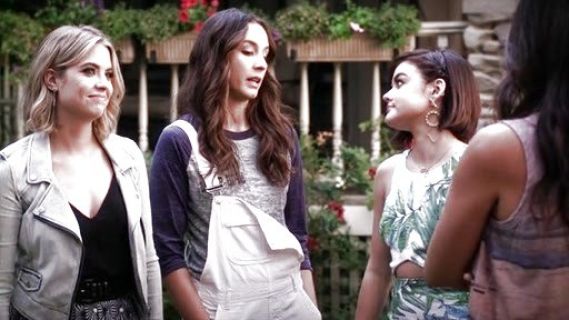 Spencer Hastings's Moto Dungaree Short Overalls on Pretty Little Liars