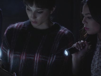 Spencer Hastings's Plaid Long Sleeve Crew Neck Sweater on Pretty Little Liars