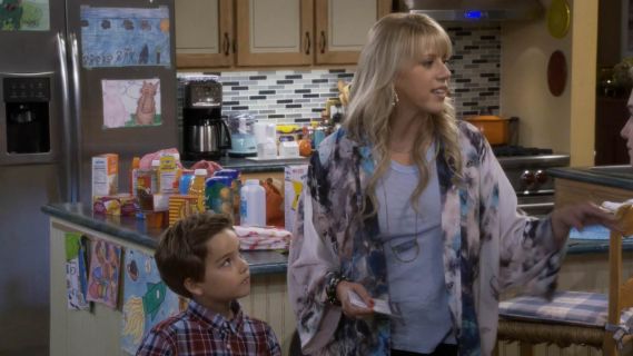Stephanie Tanner's Sheer Slub Crew Neck Tee on Fuller House