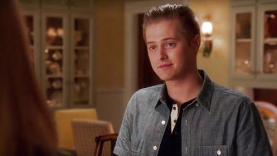 Toby Kennish's Short-sleeve shirt in Japanese chambray on Switched At Birth