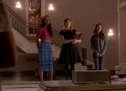 Zayday Williams's Tartan Crop T-Shirt on Scream Queens