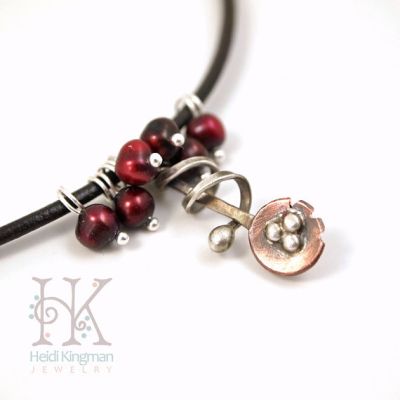Notched Flower Red Pearl Necklace