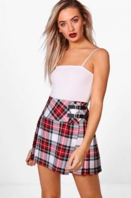 Boohoo - Zaina Pleated Tartan Skirt with Buckle Detail