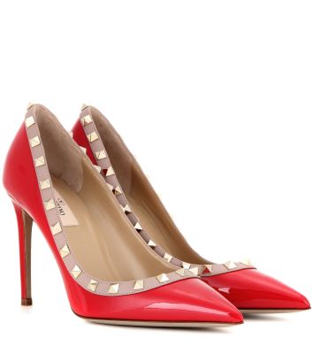 Rockstud patent leather pumps
