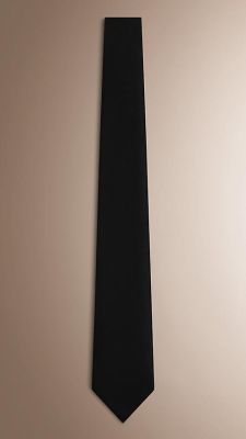 Slim Cut Silk Tie