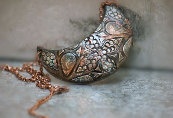 The Vampire Diaries Crescent Moon Necklace