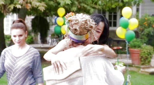 Karen Kim's Vintage Beige Ostrich Clutch on Mistresses