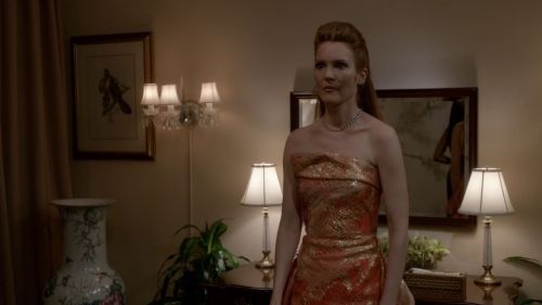 Abby Whelan's Fall 2015 Strapless Metallic Gown on Scandal