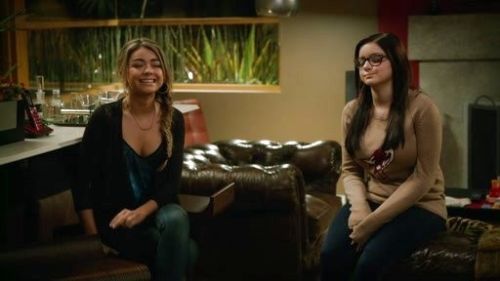 Alex Dunphy's Crewneck Pullover Sweater in Bird Print on Modern Family