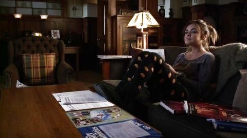 Aria Montgomery's Printed Skinny Legging on Pretty Little Liars