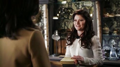 Belle 's Shirt with contrasting collar on Once Upon A Time 