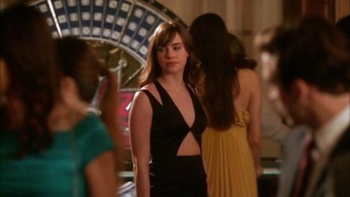 Charlotte Grayson 's Sleeveless Cut-out Dress on Revenge