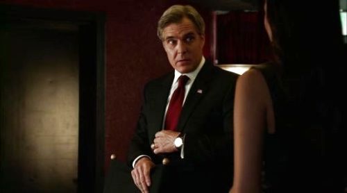Conrad Grayson's Round Leather Strap Watch on Revenge