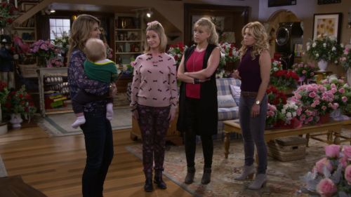 D.J. Tanner-Fuller's Allover Bow Sweater on Fuller House