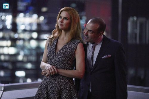 Donna Paulsen's Sleeveless Tweed Dress on Suits