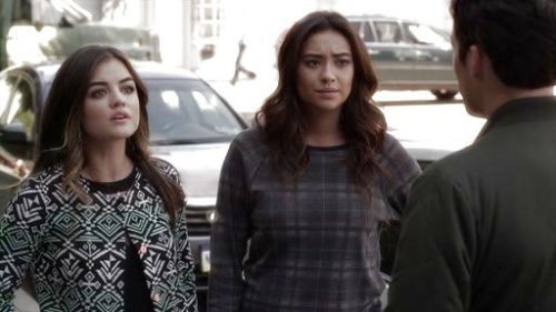 Aria Montgomery's Jacquard Aztec Print Jacket on Pretty Little Liars