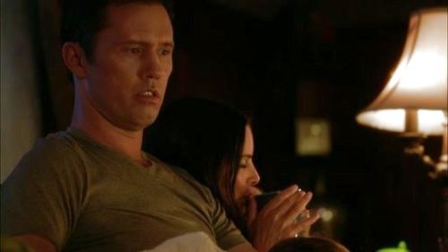 Fiona Glenanne's Boyfriend Cropped Jeans on Burn Notice