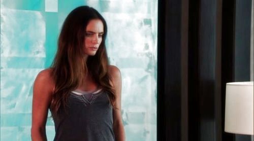 Fiona Glenanne's Double Layer Top on Burn Notice