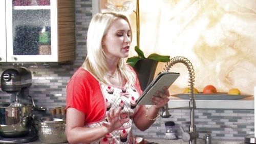 Gabi Diamond's Favorite Raglan Tee on Young & Hungry