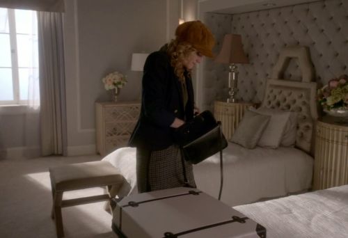 Grace Gardner's DOUBLE-NOTCH MINI SKIRT IN HOUNDSTOOTH on Scream Queens