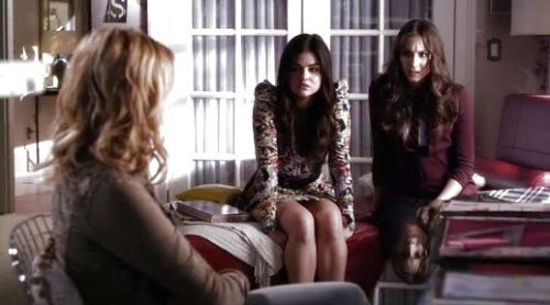 Hanna Marin's Cutwork Linen Blend Jacket on Pretty Little Liars