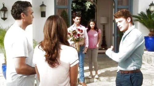 Jane Villanueva's Short Sleeve Crew Neck Knot Front Maternity T-Shirt on Jane the Virgin