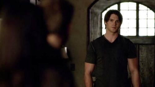 Jeremy Gilbert's Basic Slub V neck T-Shirt on The Vampire Diaries