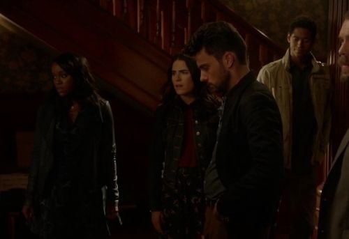 Laurel Castillo's Denim Cropped Trucker Jacket & Basic V-Neck Tee on How to Get Away With Murder
