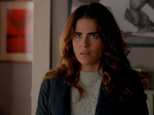 Laurel Castillo's Grey Sweater on How To Get Away with Murder