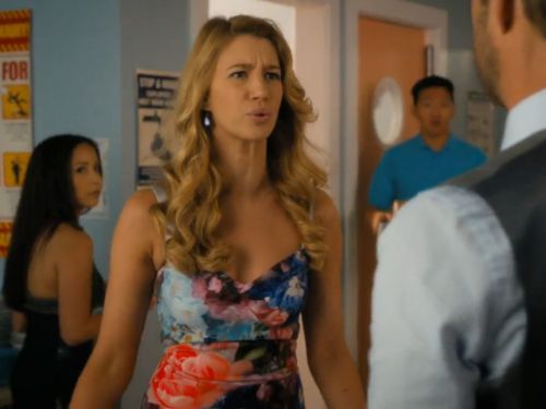 Petra Solano's Emore Bodycon Dress in Focus Bouquet Prin on Jane the Virgin