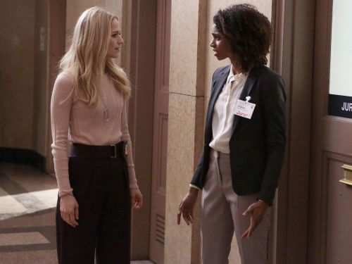 Shelby Wyatt's Pink Ribbed Sweater on Quantico