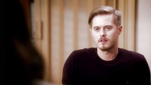 Toby Kennish's Mode Merino Crew Sweater on Switched At Birth