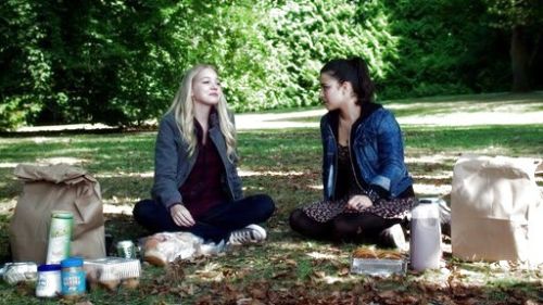 Young Emma's Skinny Stretch Jeans on Once Upon A Time 