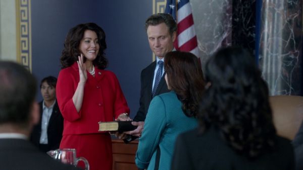Mellie Grant's Stretch Bouclé-Crepe Cropped Jacket on Scandal